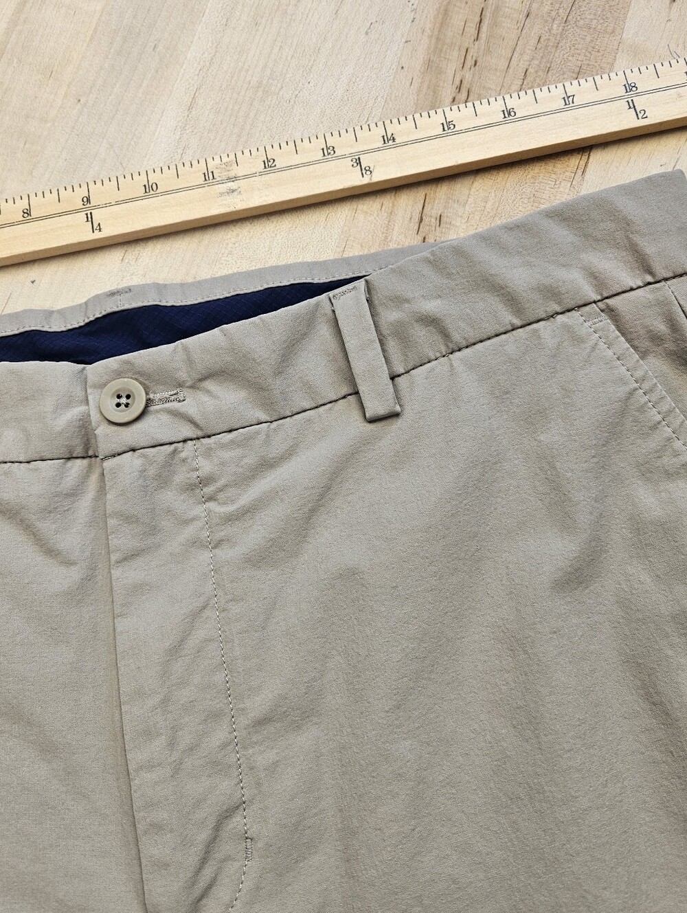 Vineyard Vines On-The-Go Shorts Mens 35 Khaki Tan Performance Stretch Golf OTG - Picture 4 of 6